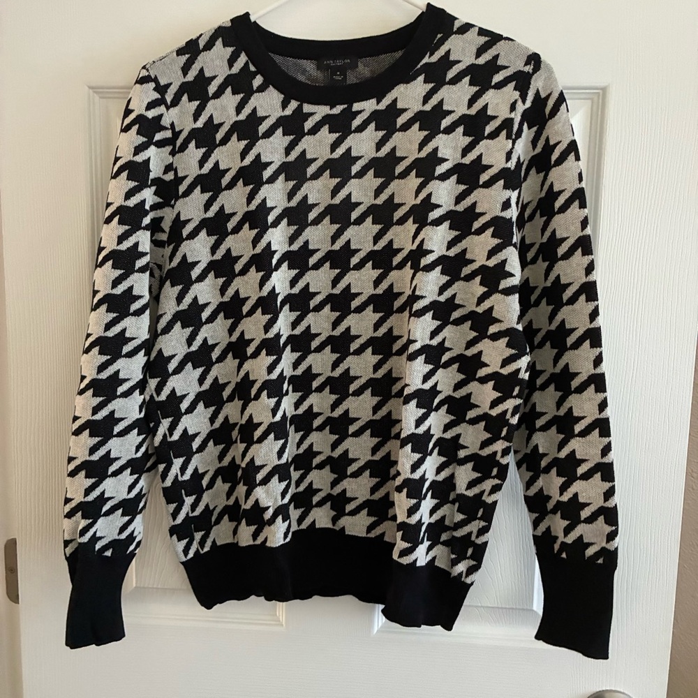 Ann Taylor Factory Women’s Black And White Houndstooth Sweater, Size Medium
